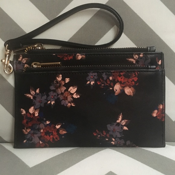 a new day Handbags - *Final Price* Floral Wristlet! NWOT